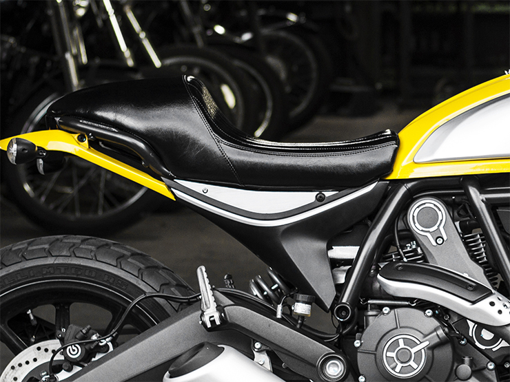 Ducati Scrambler用 サイドカバー ブラック「MOTOR ROCK」