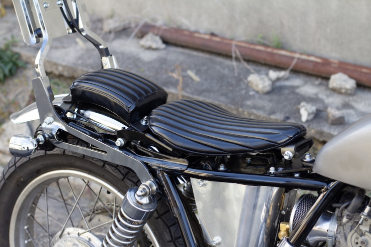 SR400/500用 ショートリブフェンダー専用 ピリオンパッド Type1