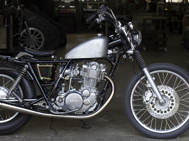 SR400/500用 新型タンクマウント「MOTOR ROCK」 SR400/500用 新型タンクマウント「MOTOR ROCK」